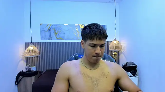 AlessandroFranco live cam on StripChat