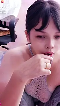 cutepets1 live cam on StripChat