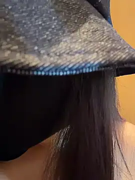 nide-laoshi live cam on StripChat