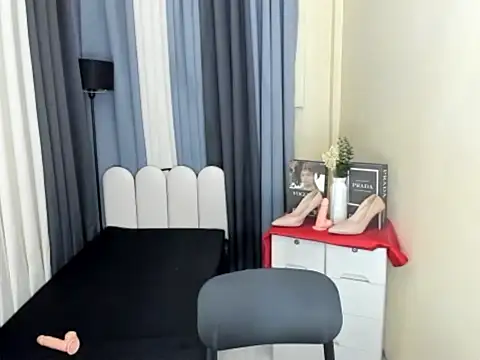 Cassiefoxx live cam on StripChat