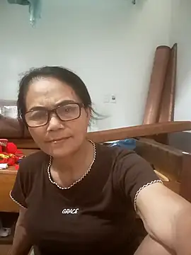 Vieekee live cam on StripChat