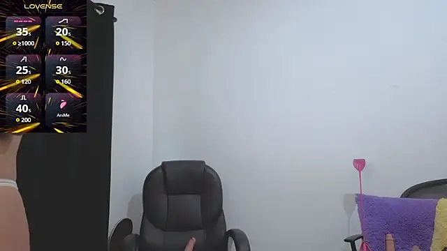 Kiara-Rider live cam on StripChat