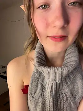 Strawberry_Senpai live cam on StripChat