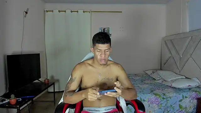 Toptony22 live cam on StripChat