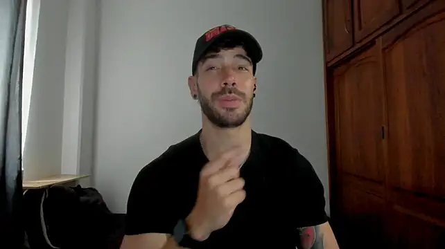 Guyinthemountain live cam on StripChat