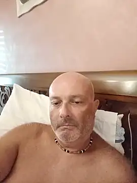 Alexis_Bull live cam on StripChat
