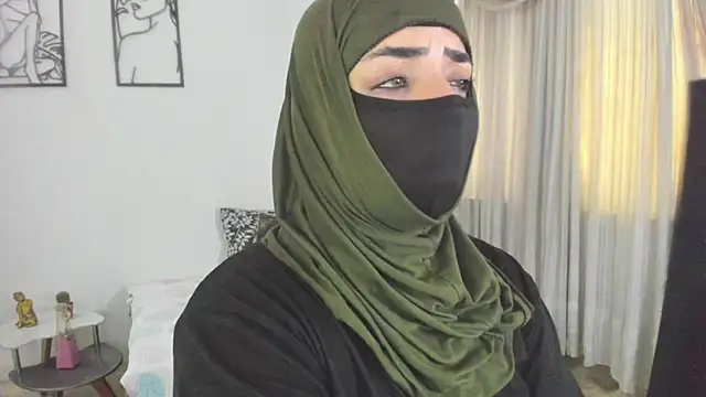 Uzra_hayed live cam on StripChat