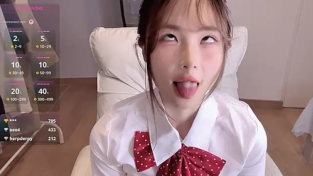 guoguo-77 live cam on StripChat