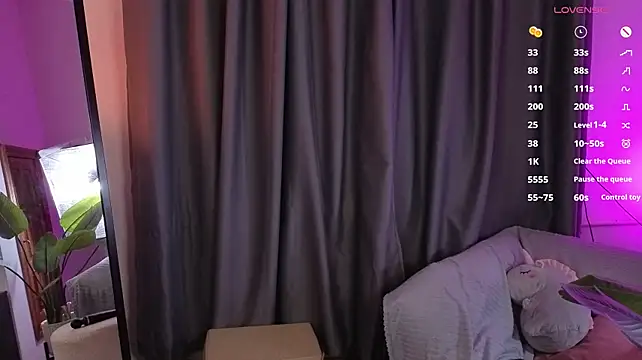 emmysmall live cam on StripChat