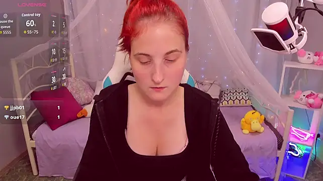 KiraElwood live cam on StripChat
