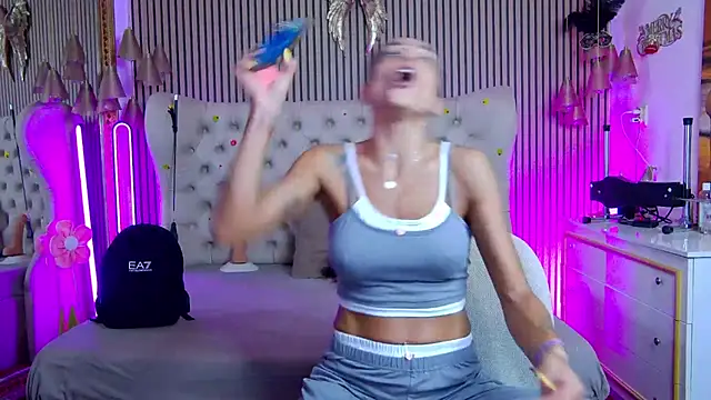 PlayfulShow live cam on StripChat