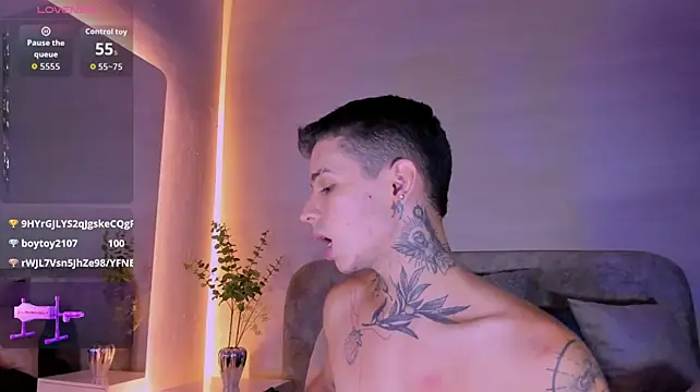 Ian_Castillo_ live cam on StripChat