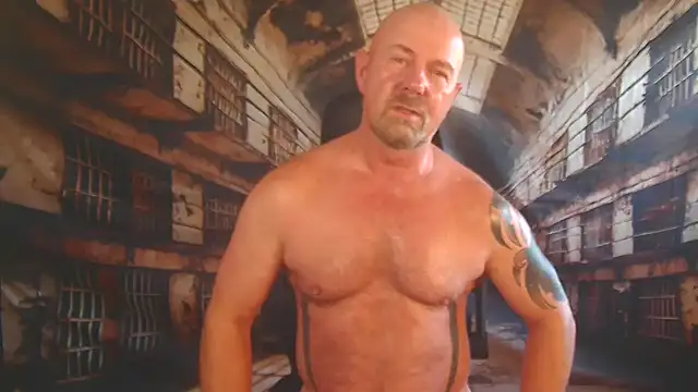 ManlyPrisonGuy live cam on StripChat