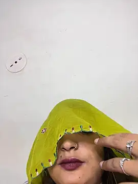 Miss_kanika76 live cam on StripChat