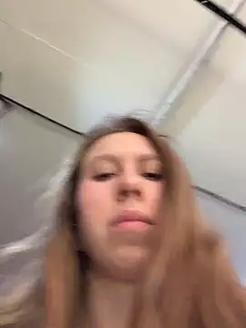 outdoor-houndour live cam on StripChat