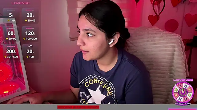 cloe_small live cam on StripChat