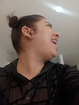 Iam_Issaa_ live cam on StripChat
