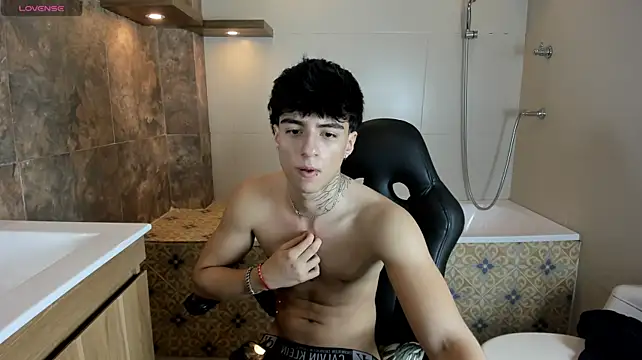 Nathan_Owen live sex cam