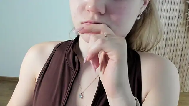 SelinSwarovski live cam on StripChat