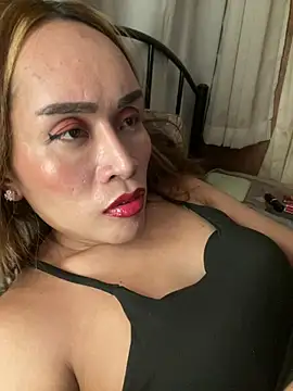 RomanticPearlTS live cam on StripChat