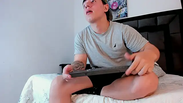 Liam_saint live cam on StripChat