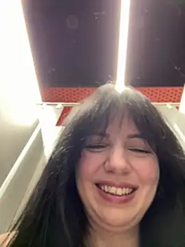 Bad_Girl_Elly live cam on StripChat