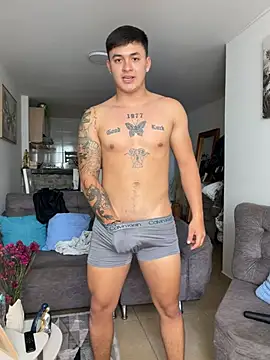 Christopher_strongg live cam on StripChat