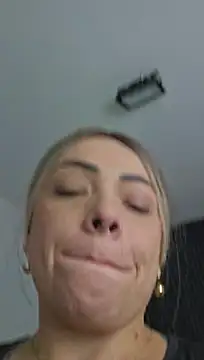natalygolden69 live cam on StripChat