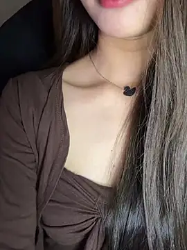 Yiyina_17 live sex cam