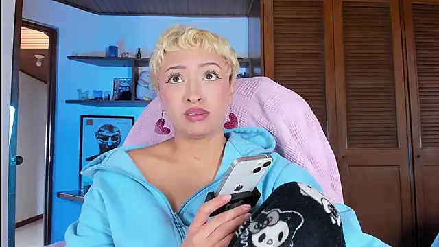 Melody__0 live cam on StripChat