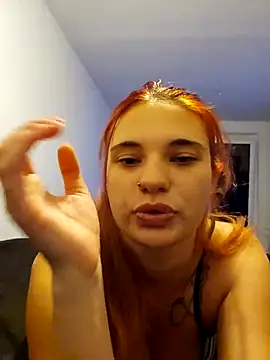 MaddieBaddieee live cam on StripChat