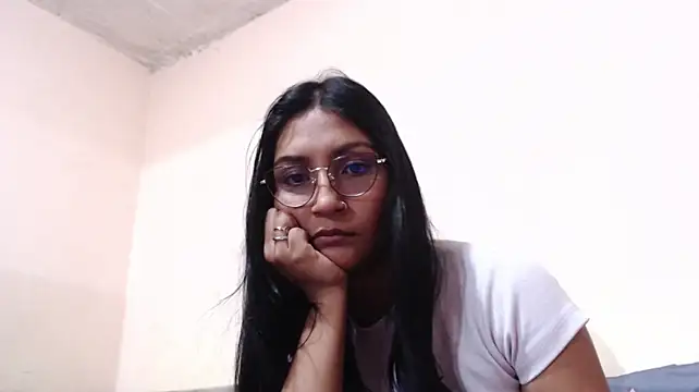 leah-666 live cam on StripChat