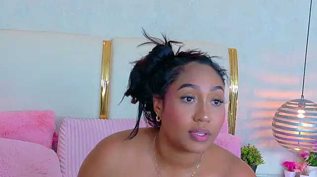 NaiomyLanes live cam on StripChat