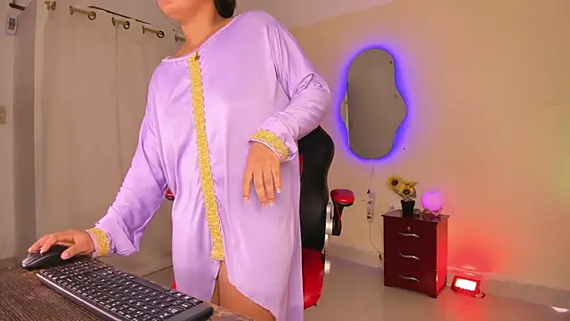 ShairaMassu live cam on StripChat