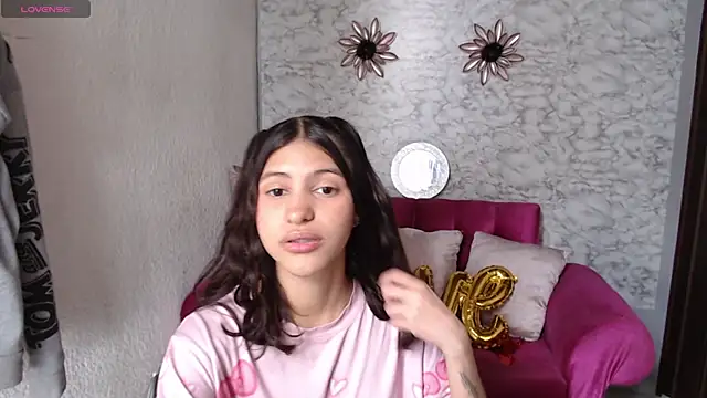 Evagirl69 live cam on StripChat