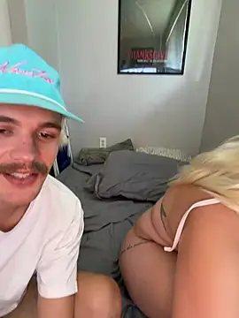 Blondebarbie21 live cam on StripChat