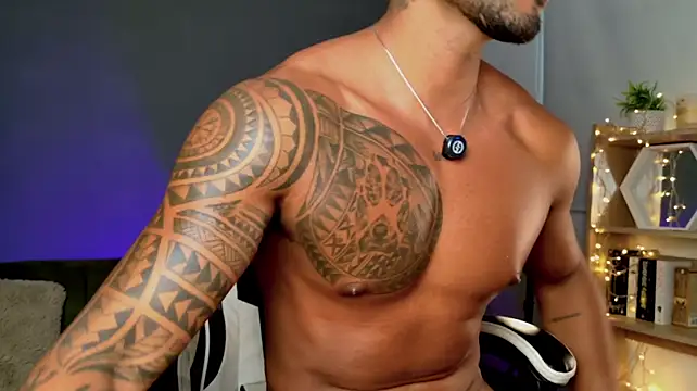LiamGarcia1 live cam on StripChat