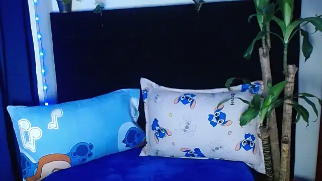 NathalialLooes live cam on StripChat