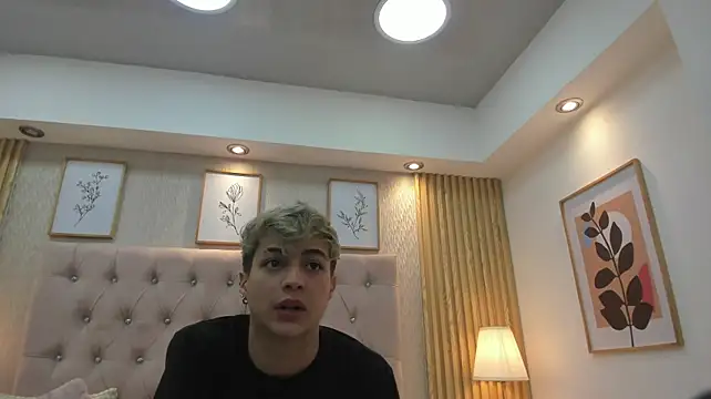 Ari_Stonne live sex cam