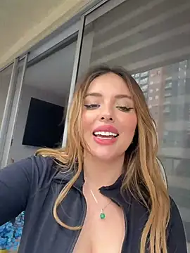 Alirawrz live cam on StripChat