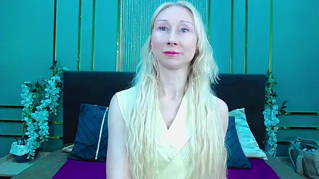 KissDreamm live cam on StripChat