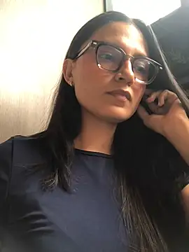 Gia_Mazzon live cam on StripChat