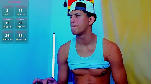 theo_bigcock_ live cam on StripChat