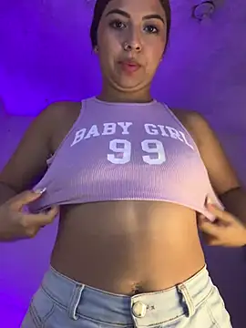 -Juli4 live cam on StripChat