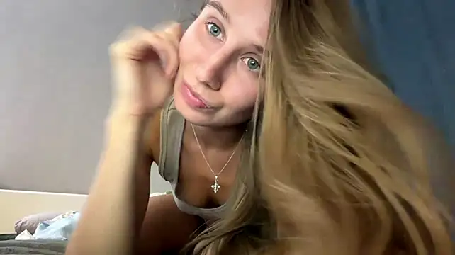 AnyaAfterDark live cam on StripChat
