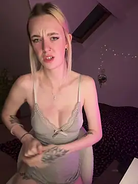 Lolabunnyblondie live sex cam