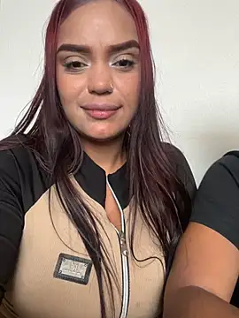 Sara-77 live sex cam