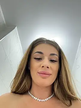 IsabellaEtthan live cam on StripChat