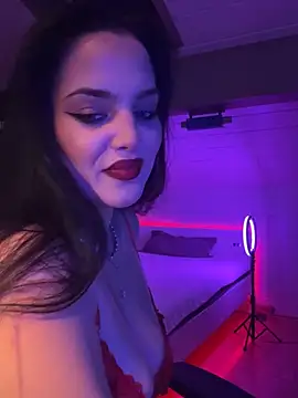 LunnaVey live cam on StripChat