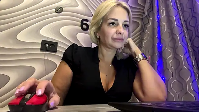 BrianaLush live sex cam
